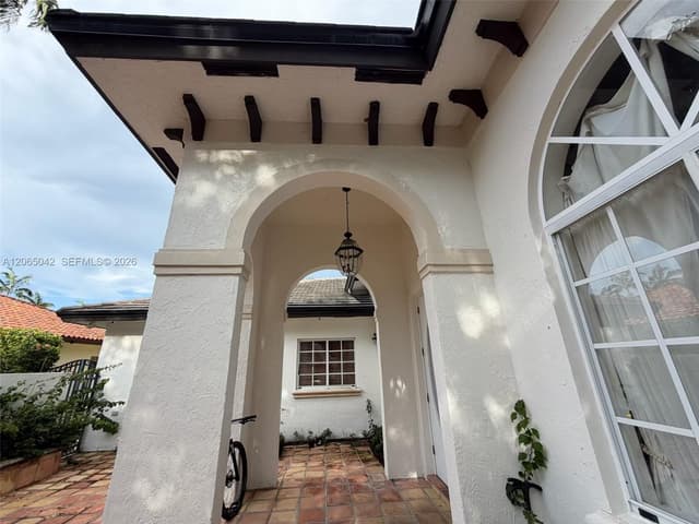15901 NW 83rd Pl, Miami Lakes FL 33016 - Miami Lakes, FL - Photo 4