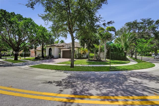 14298 NW 23rd St, Pembroke Pines FL 33028 - Pembroke Pines, FL - Photo 2