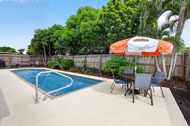 7919 BLAIRWOOD Circle S, Lake Worth FL 33467 - Lake Worth, FL - Photo 2