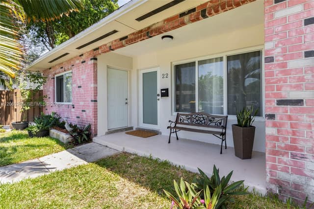20 SE 13th Ter, Dania Beach FL 33004 - Dania Beach, FL - Photo 4
