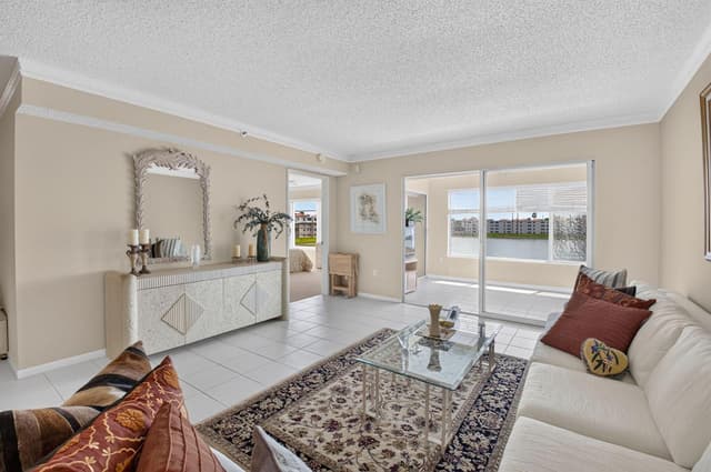14096 HUNTINGTON POINTE Drive # 309, Delray Beach FL 33484 - Delray Beach, FL - Photo 6