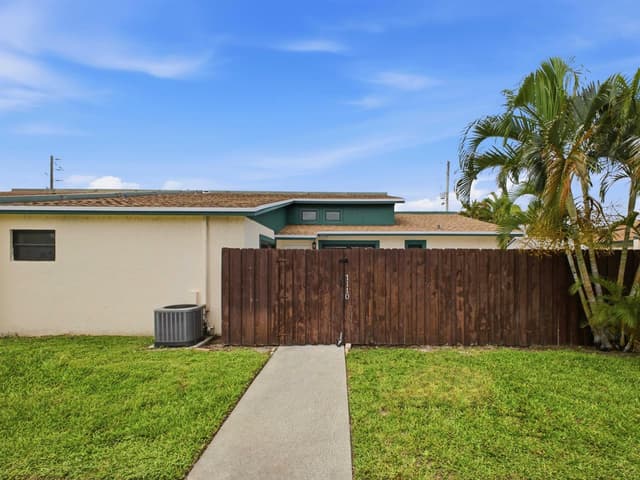 1110 Manor Drive, Palm Springs FL 33461 - Palm Springs, FL - Photo 2