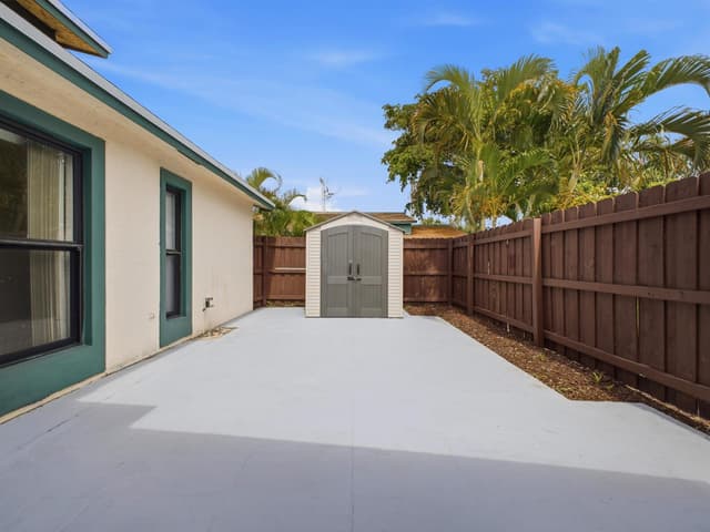 1110 Manor Drive, Palm Springs FL 33461 - Palm Springs, FL - Photo 7