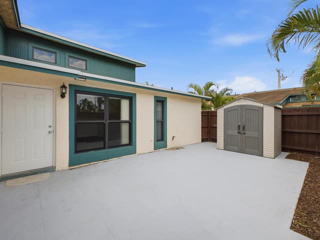 1110 Manor Drive, Palm Springs FL 33461 - Palm Springs, FL - Photo 4
