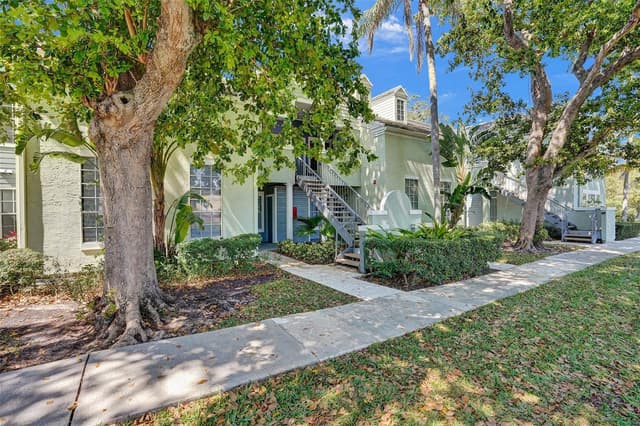 1050 CRYSTAL Way, Delray Beach FL 33444 - Delray Beach, FL - Photo 2