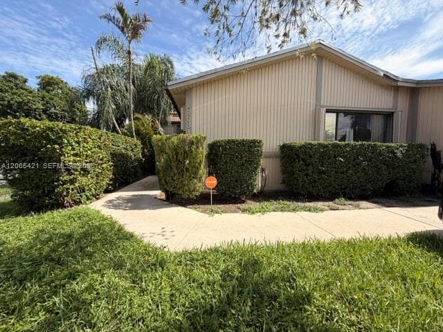 9631 W Elm Ln, Miramar FL 33025 - Miramar, FL - Photo 5