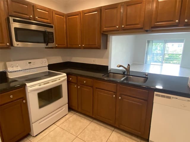 4291 NW 9th Ave # 202, Deerfield Beach FL 33064 - Deerfield Beach, FL - Photo 6