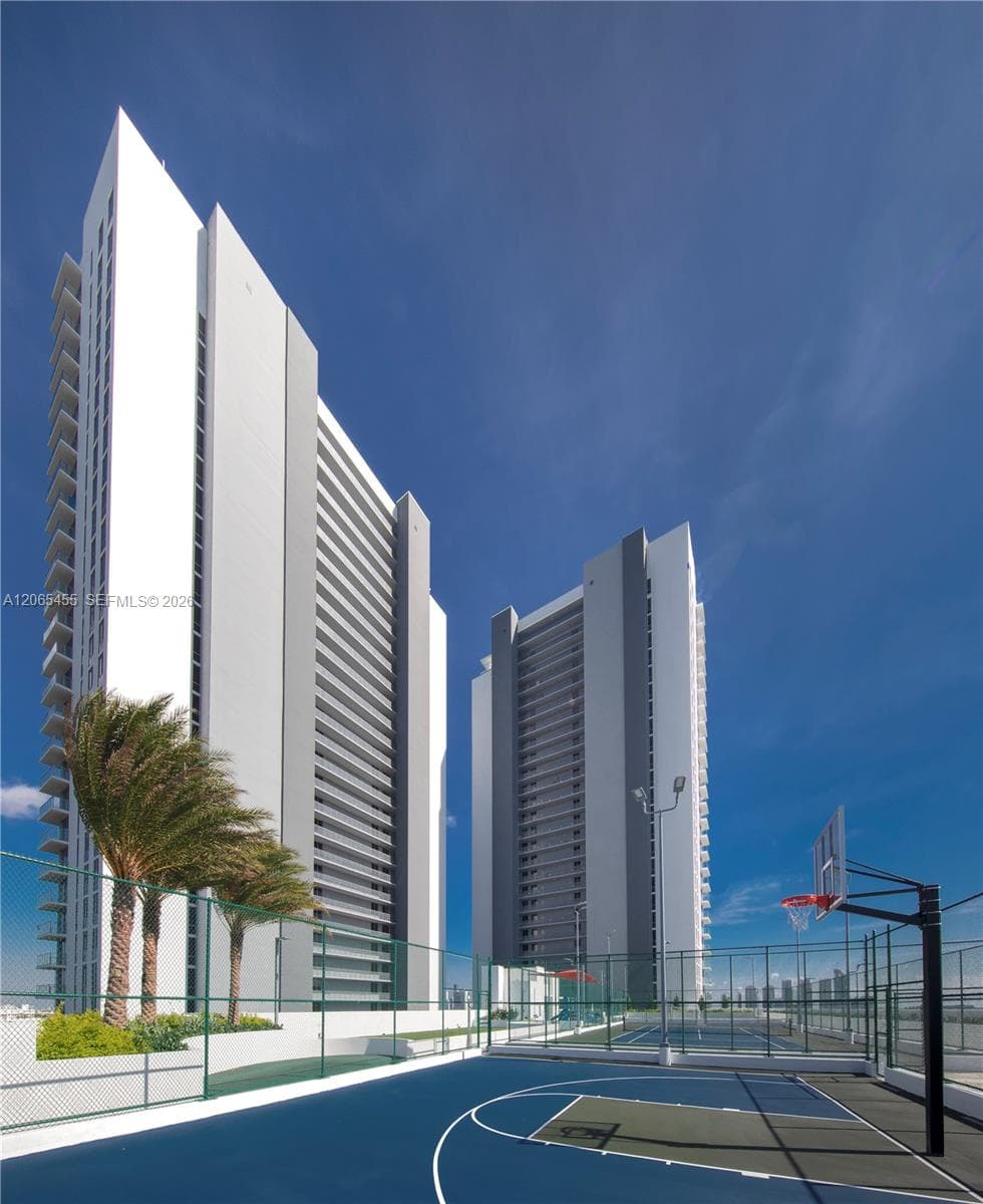 16385 Biscayne Blvd # # 419, North Miami Beach FL 33160