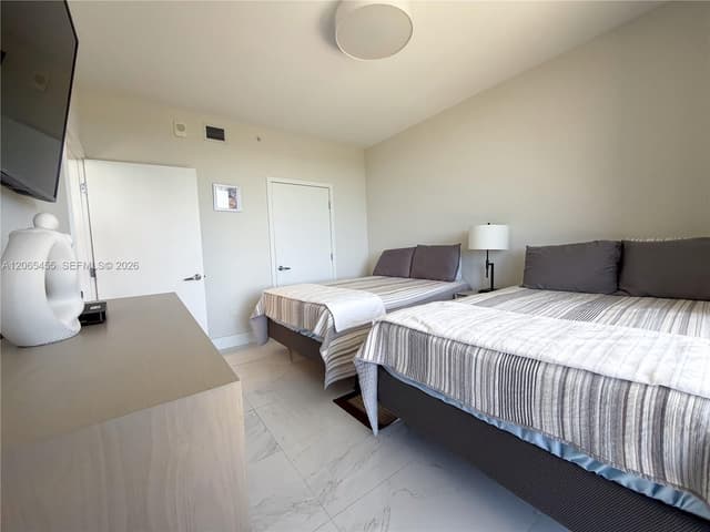 16385 Biscayne Blvd # # 419, North Miami Beach FL 33160 - North Miami Beach, FL - Photo 5