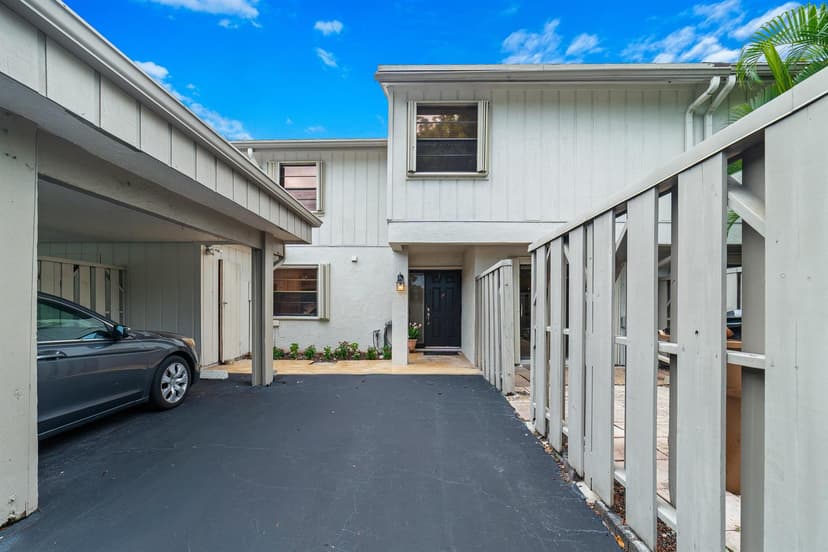 219 Wildwood Circle, Deerfield Beach FL 33442