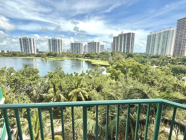 20000 E Country Club Dr # 612, Aventura FL 33180 - Aventura, FL - Photo 2