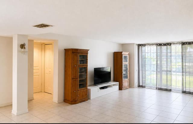 3740 INVERRARY Drive # 1E, Lauderhill FL 33319 - Lauderhill, FL - Photo 5