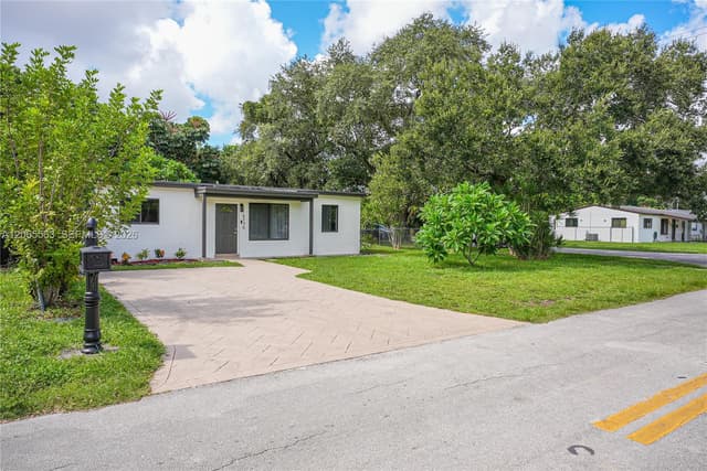 6336 Garfield St, Hollywood FL 33024 - Hollywood, FL - Photo 2