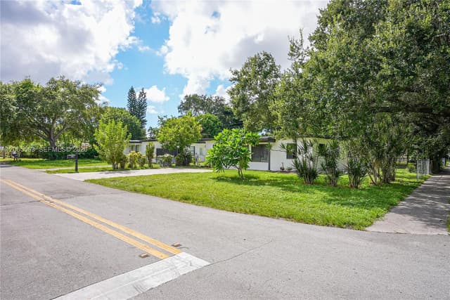 6336 Garfield St, Hollywood FL 33024 - Hollywood, FL - Photo 3