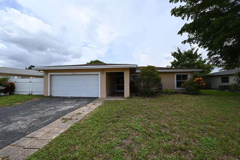 8208 NW 75TH Avenue, Tamarac FL 33321
