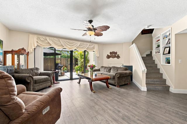 126 WEYBRIDGE Circle # B, Royal Palm Beach FL 33411 - Royal Palm Beach, FL - Photo 2
