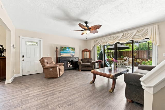 126 WEYBRIDGE Circle # B, Royal Palm Beach FL 33411 - Royal Palm Beach, FL - Photo 4