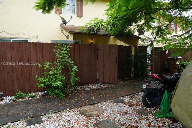 4332 NW 3rd Terrace, Deerfield Beach FL 33064 - Deerfield Beach, FL - Photo 2