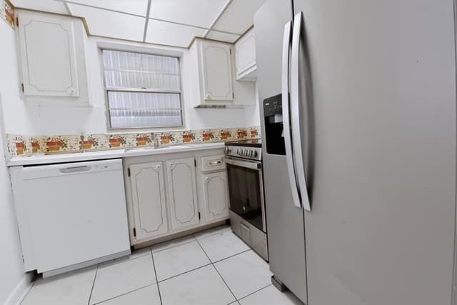 264 Northampton N, West Palm Beach FL 33417 - West Palm Beach, FL - Photo 6
