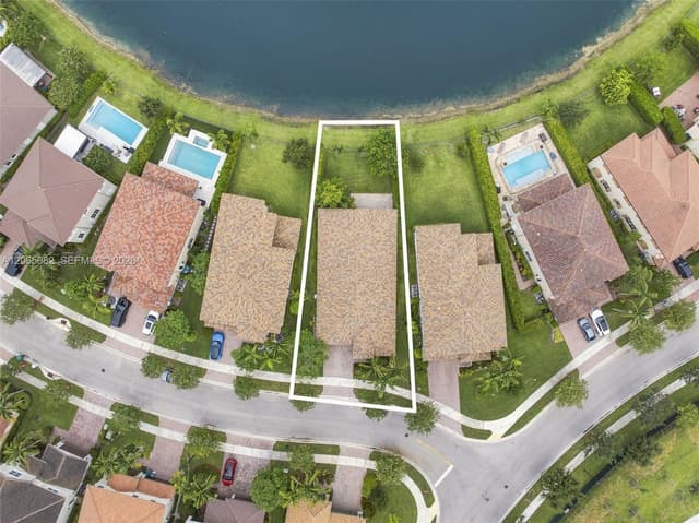 8550 Lakeside Bnd, Parkland FL 33076 - Parkland, FL - Photo 2
