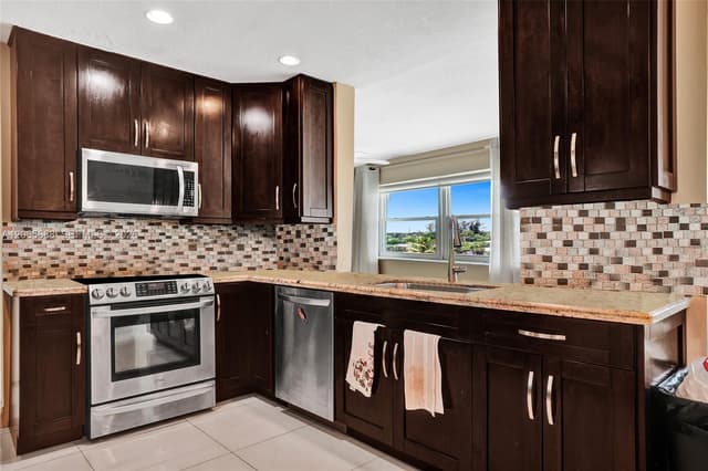 215 SE 3rd Ave # 501C, Hallandale Beach FL 33009 - Hallandale Beach, FL - Photo 2