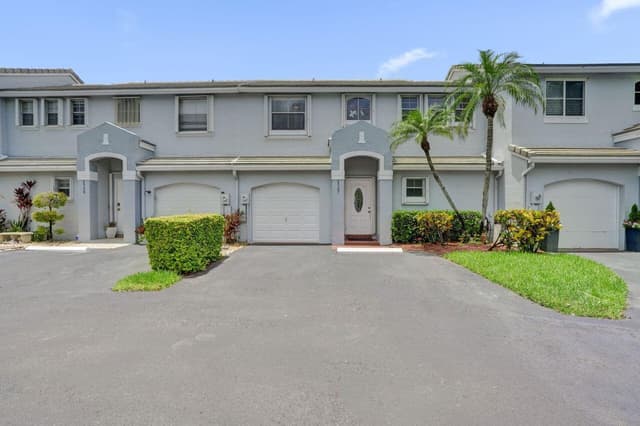 4737 Grapevine Way, Davie FL 33331 - Davie, FL - Photo 2