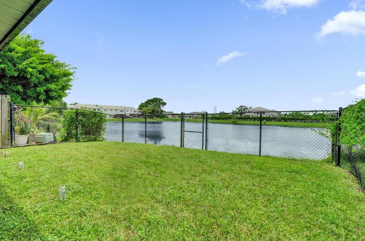 4737 Grapevine Way, Davie FL 33331 - Davie, FL - Photo 1