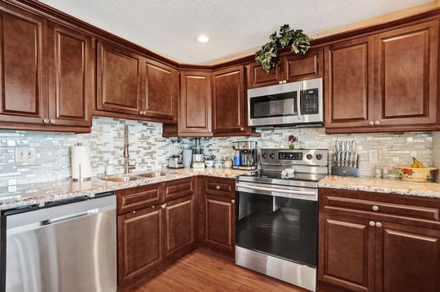 4737 Grapevine Way, Davie FL 33331 - Davie, FL - Photo 4