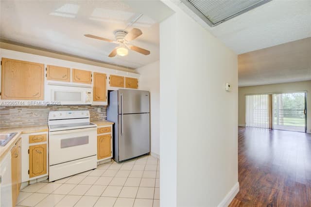 9233 SW 8th St # 208, Boca Raton FL 33428 - Boca Raton, FL - Photo 2