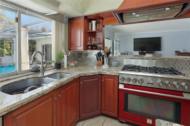 910 N 14th Ct, Hollywood FL 33020 - Hollywood, FL - Photo 6