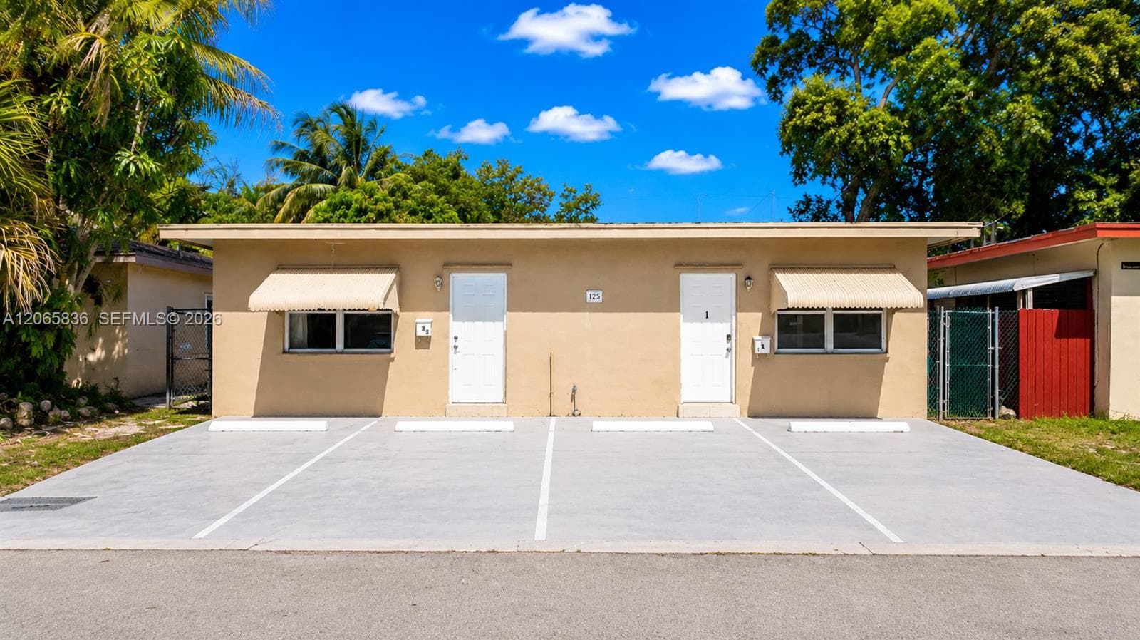 125 SE 2nd Ter, Hallandale Beach FL 33009 - Hallandale Beach, FL - Photo 1