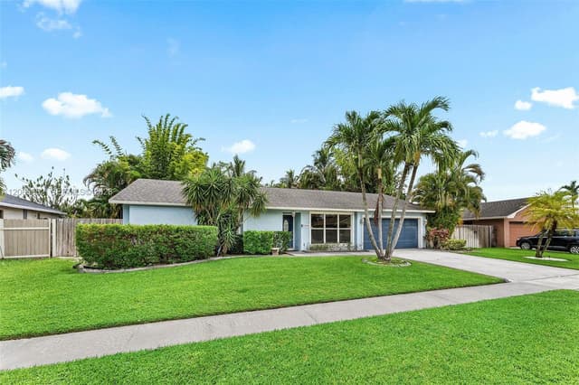 1250 Belmore Ter, Wellington FL 33414 - Wellington, FL - Photo 2