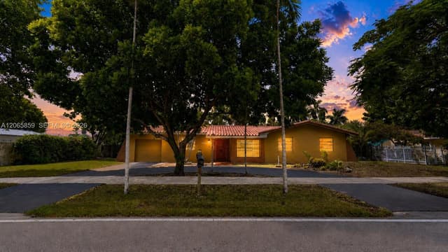 10710 SW 32nd St, Miami FL 33165 - Miami, FL - Photo 2