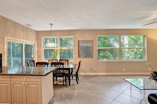 9308 NW 8th Cir, Plantation FL 33324 - Plantation, FL - Photo 6