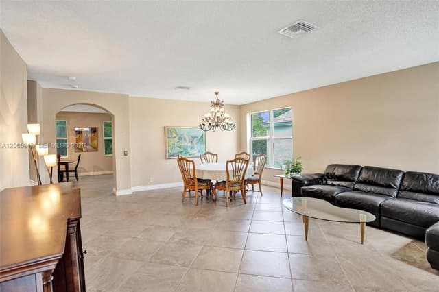 9308 NW 8th Cir, Plantation FL 33324 - Plantation, FL - Photo 3