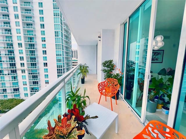 950 Brickell Bay Dr # 1807, Miami FL 33131 - Miami, FL - Photo 2