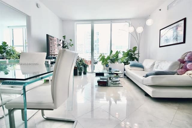 950 Brickell Bay Dr # 1807, Miami FL 33131 - Miami, FL - Photo 5