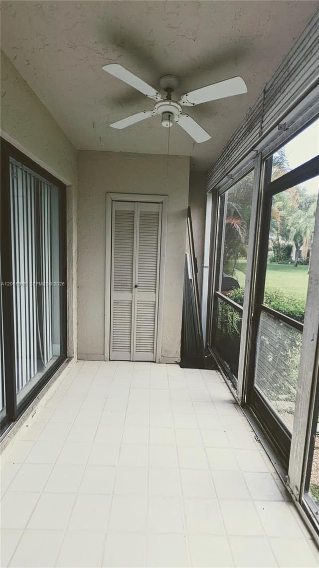 460 Lakeview Dr # 4, Weston FL 33326 - Weston, FL - Photo 6