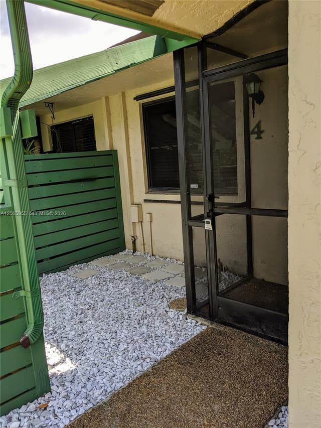 460 Lakeview Dr # 4, Weston FL 33326 - Weston, FL - Photo 4