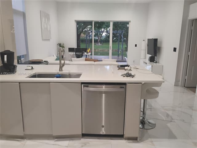 19353 SW 60th Ct, Pembroke Pines FL 33332 - Pembroke Pines, FL - Photo 2