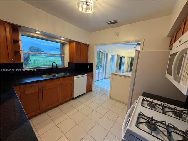 485 S Shore Dr, Miami Beach FL 33141 - Miami Beach, FL - Photo 6