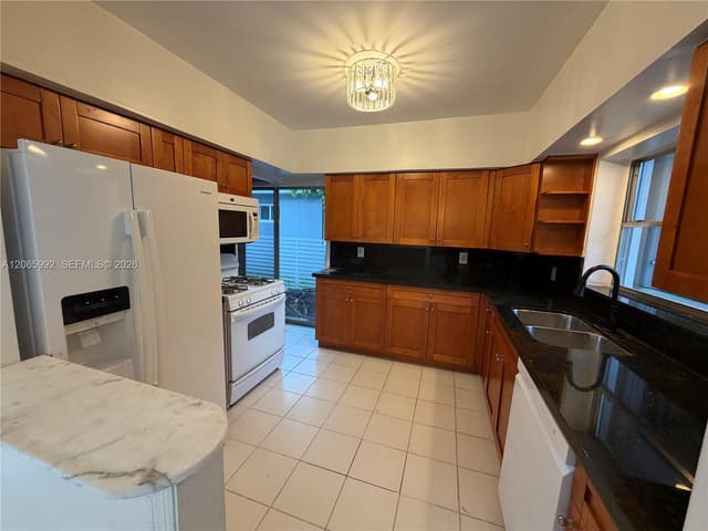 485 S Shore Dr, Miami Beach FL 33141 - Miami Beach, FL - Photo 4
