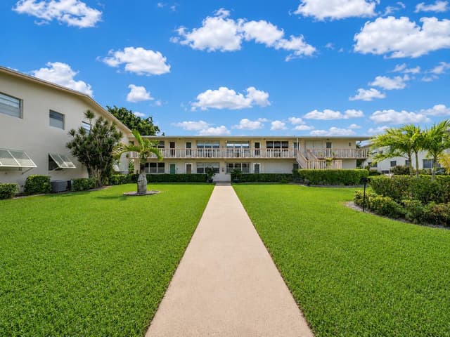 43 BERKSHIRE B, West Palm Beach FL 33417 - West Palm Beach, FL - Photo 2