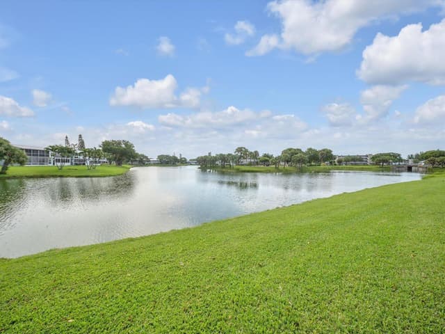 43 BERKSHIRE B, West Palm Beach FL 33417 - West Palm Beach, FL - Photo 4