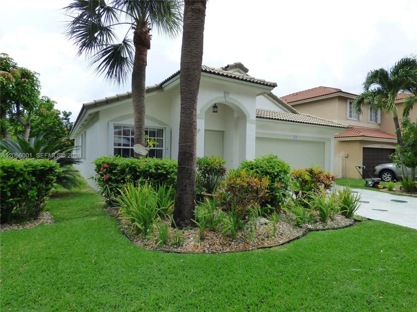 474 SW 205th Ave, Pembroke Pines FL 33029