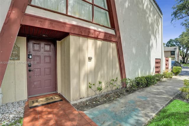 2999 Lakewood Ln, Hollywood FL 33021 - Hollywood, FL - Photo 2
