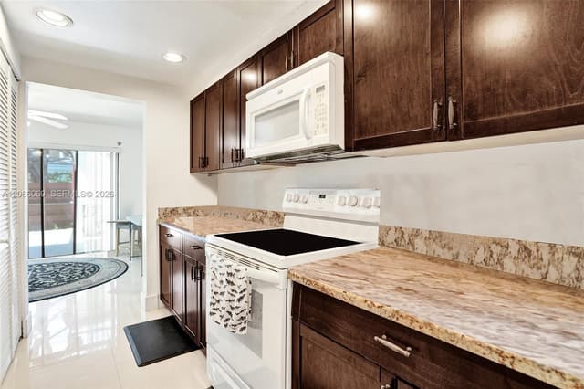 2999 Lakewood Ln, Hollywood FL 33021 - Hollywood, FL - Photo 6
