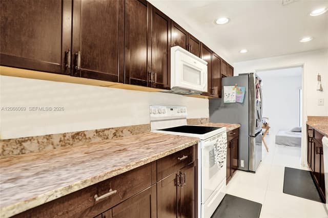 2999 Lakewood Ln, Hollywood FL 33021 - Hollywood, FL - Photo 5
