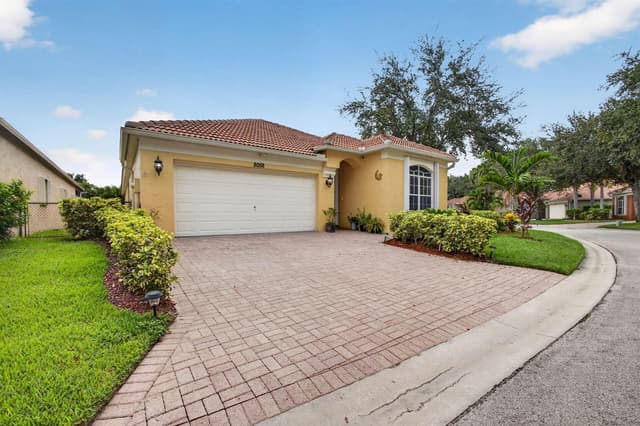 8058 Via Hacienda, Riviera Beach FL 33418 - Riviera Beach, FL - Photo 3