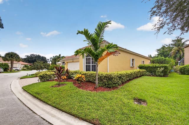 8058 Via Hacienda, Riviera Beach FL 33418 - Riviera Beach, FL - Photo 4
